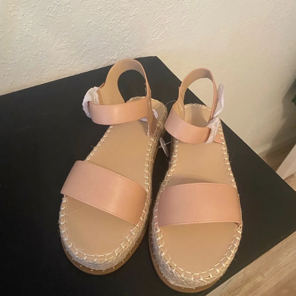 sandals - Picture 1 of 2